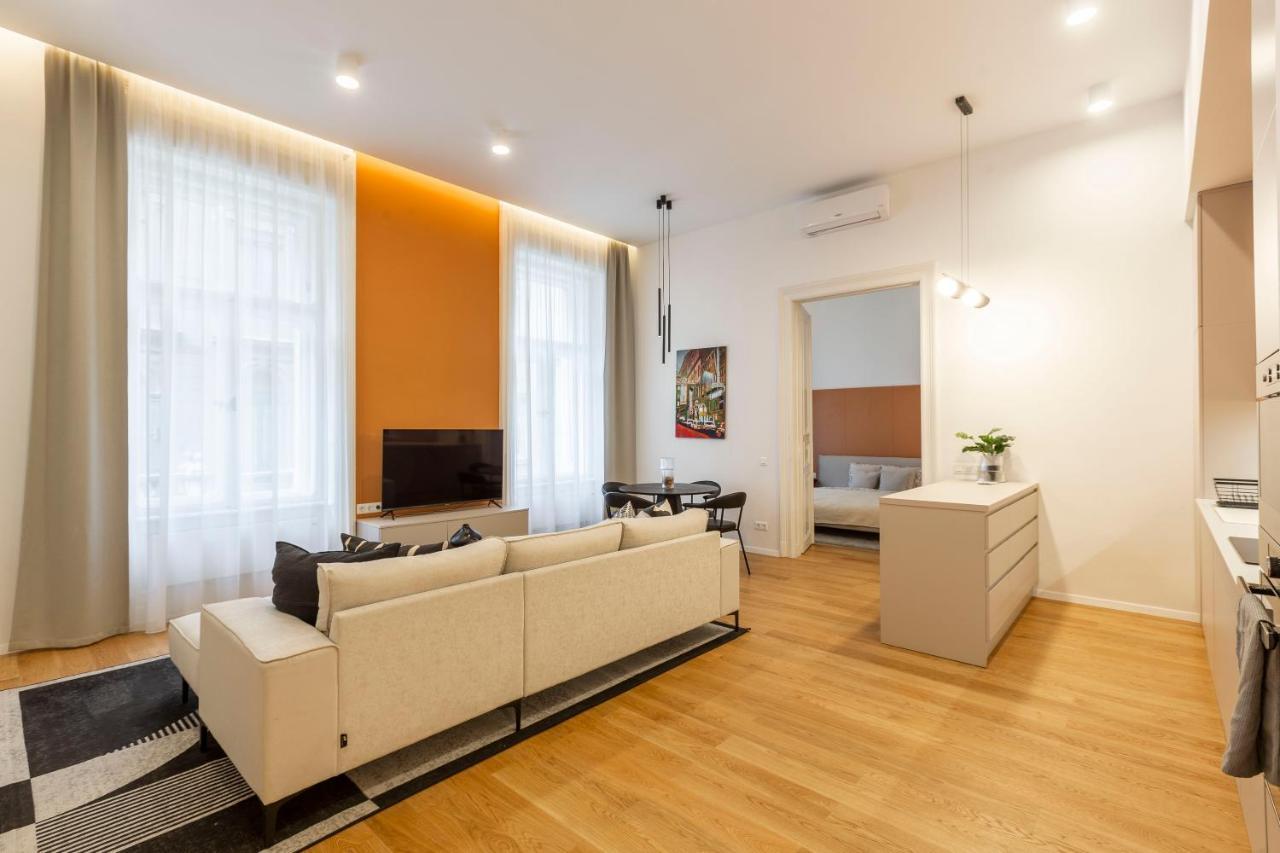 Luxurious Minimalist Residence With Sauna By Prestige Homes بودابست المظهر الخارجي الصورة