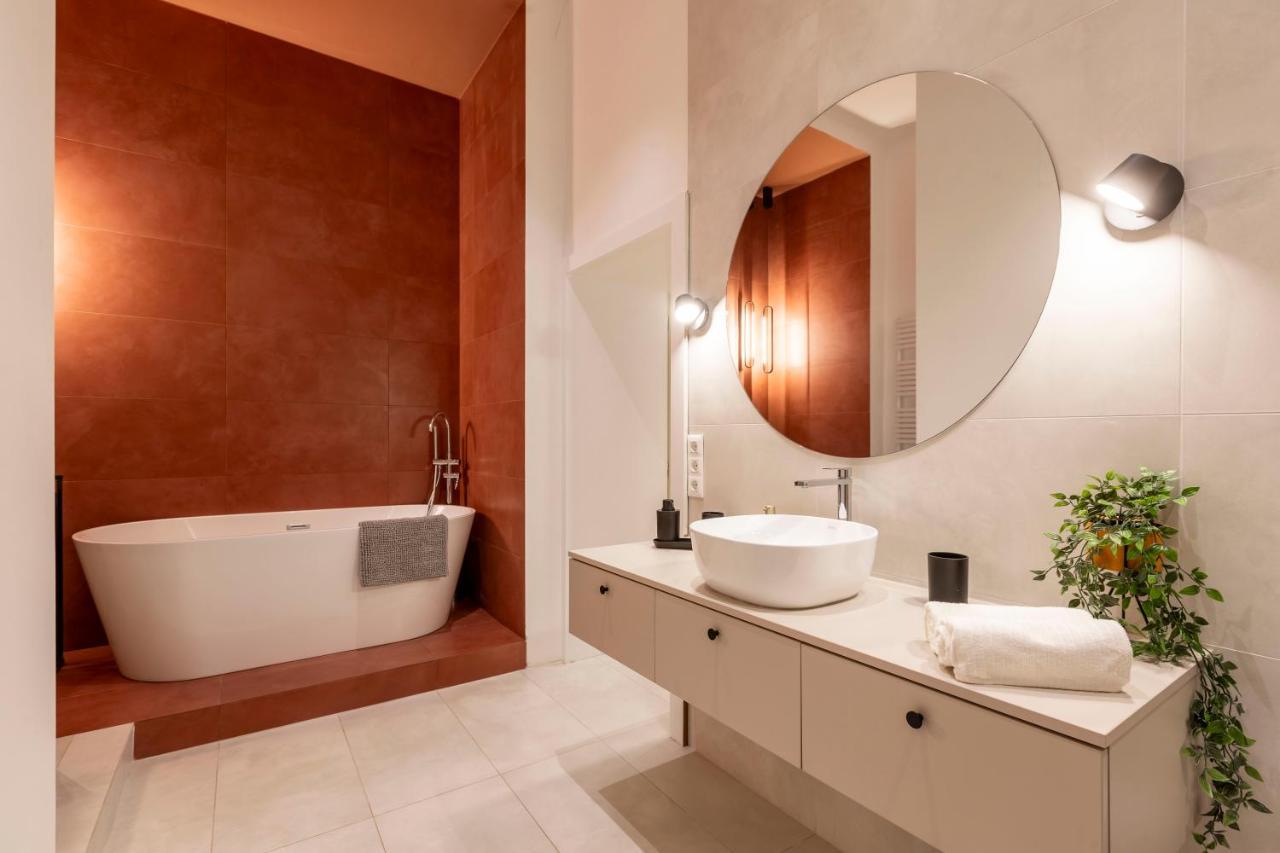 Luxurious Minimalist Residence With Sauna By Prestige Homes بودابست المظهر الخارجي الصورة